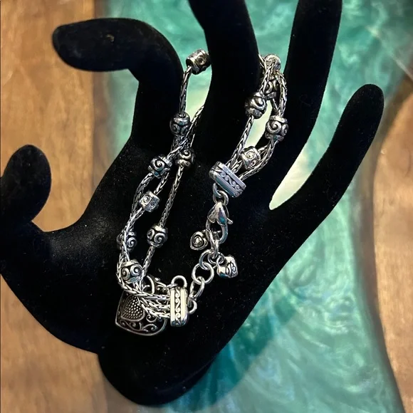 Brighton Reno Heart Bracelet features a silver-plated triple chain design, EUC - Picture 4 of 8